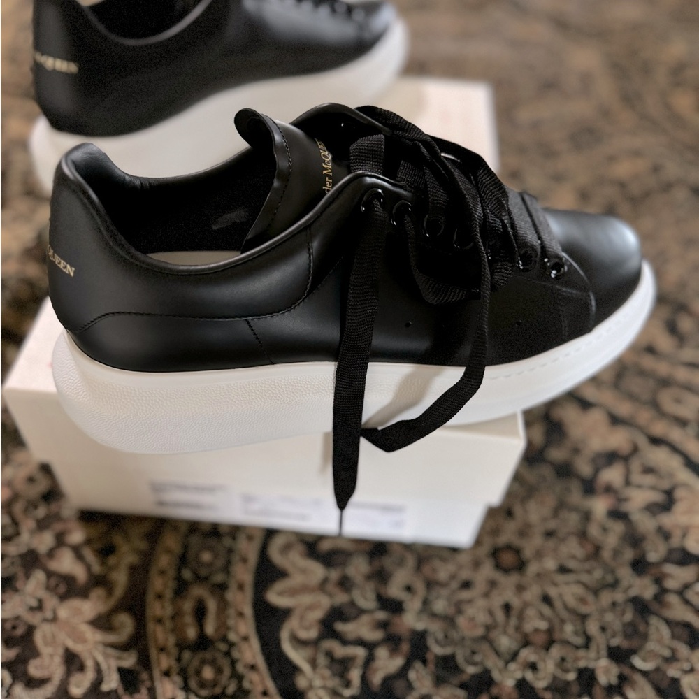 Women’s Alexander McQueen’s Sneakers(LARRY); Size 10; Black and White